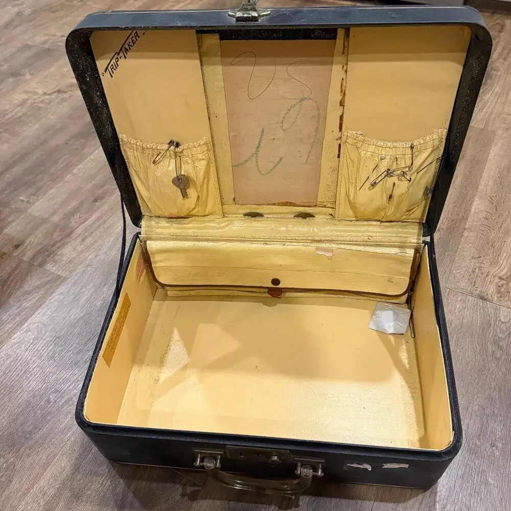 Vintage Leather? Luggage Lucite? Handle Travel lock W/ KEY Train Cosmetics Case